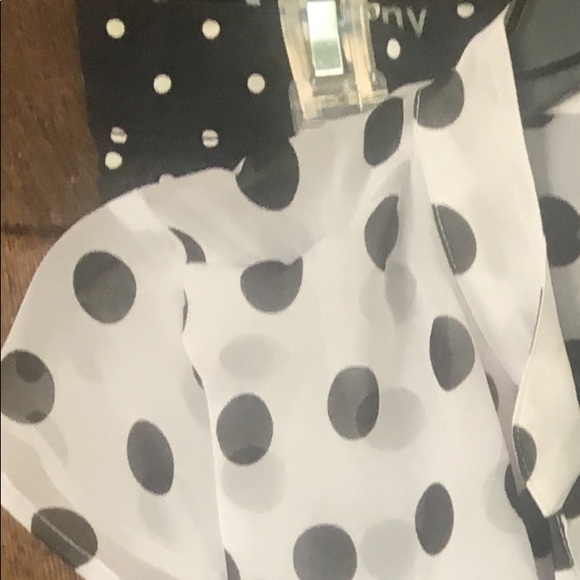 White blouse with black poke a dots - Picture 6 of 6